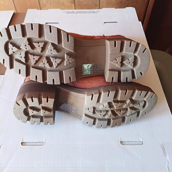 Pierre Dumas Women's Cognac Brown Faux Suede Ankle Boots Size 8 1/2 NIB - Picture 5 of 5